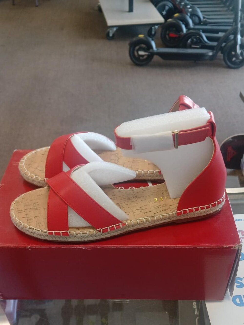 Journee Lyddia REd Sandals Size: 10 -O - Picture 4 of 6